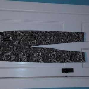 Leggings Pants Geometric Design Black White Spandex NWT